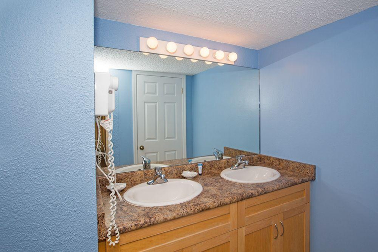Bathroom, Sunset Cove