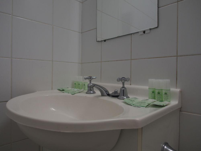 Bathroom 1, City Crown Motel, Sydney