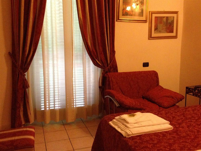Bedroom 3, Hotel Sicilia, Milano
