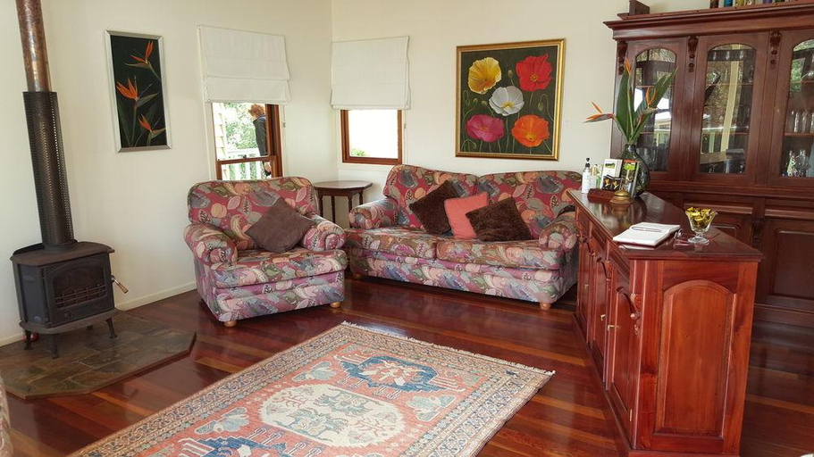 Public Area, Camelot Cottages, Tamborine Mountain