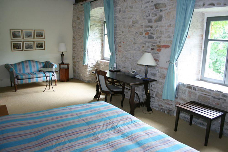 Bedroom 4, Burg Wanzleben, Börde