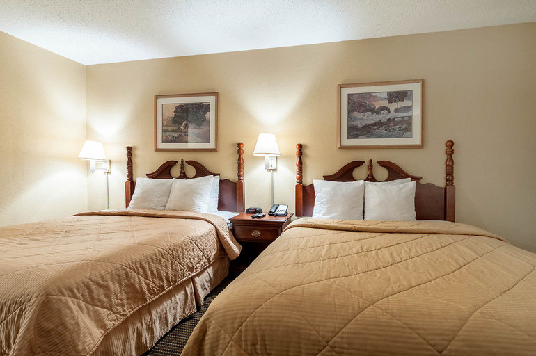 Bedroom 3, Rodeway Inn, Coahoma
