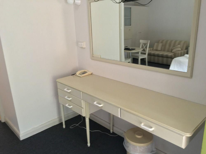 Bathroom 4, Town & Country Motel, Sydney