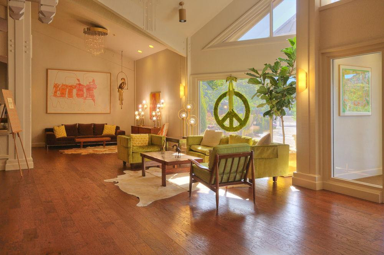 Public Area 2, Ashland Hills Hotel & Suites, Jackson