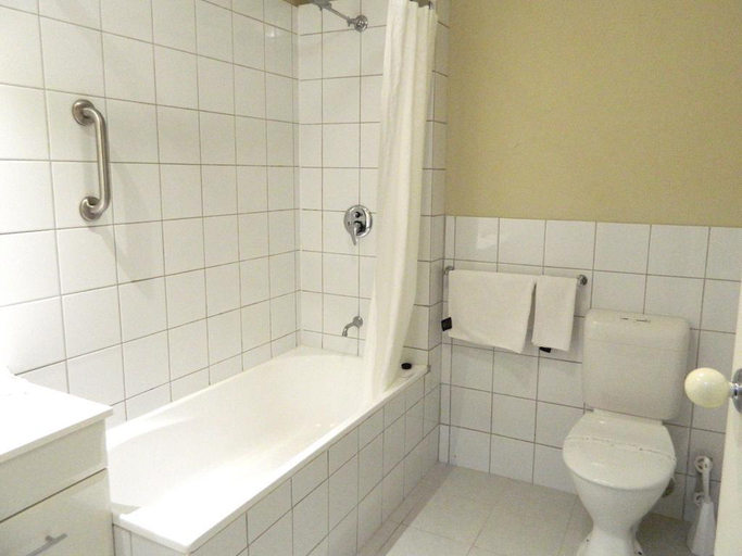 Bathroom 4, Ciloms Airport Lodge, Hume - Broadmeadows