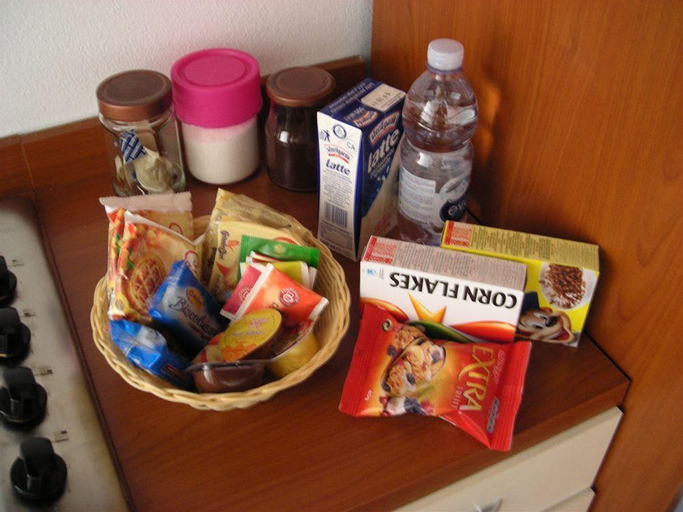 Food & Drinks