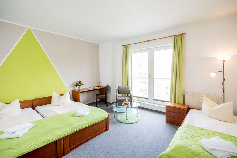 Bedroom 4, Hotel Stadtfeld, Magdeburg