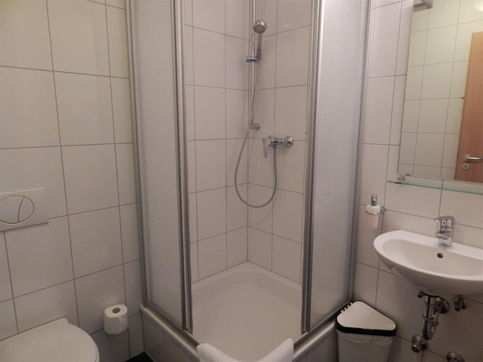 Bathroom 5, Hotel Andra, München