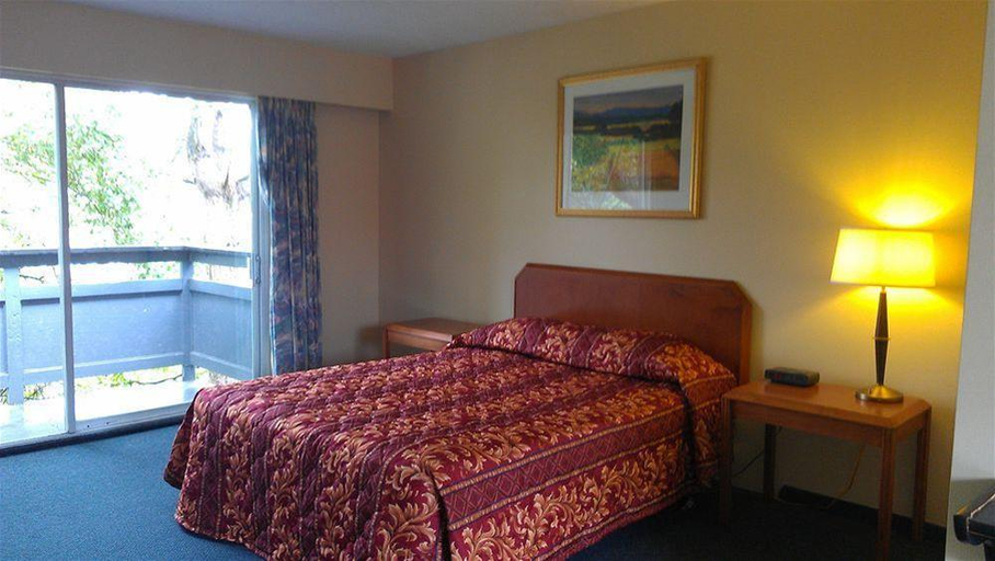 Bedroom 3, Coast Metro Vancouver Hotel, Greater Vancouver