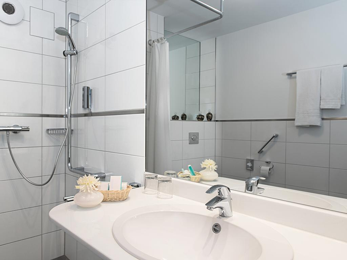 Bathroom 4, Victor's Residenz-Hotel Saarlouis, Saarlouis
