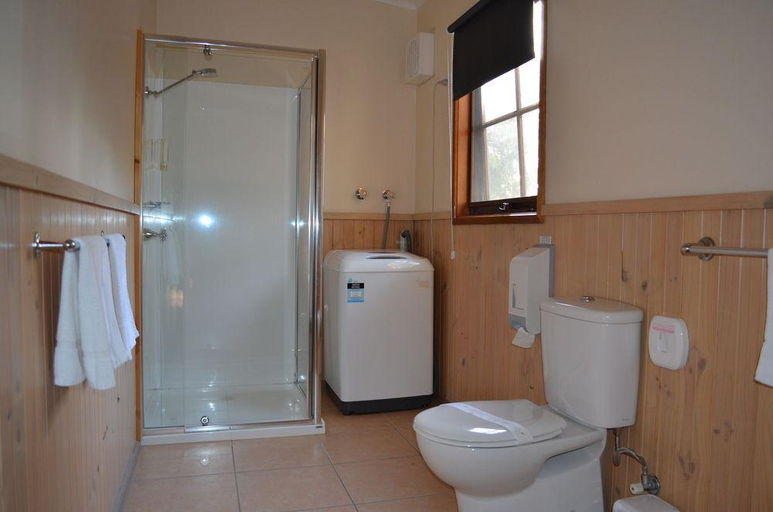Bathroom 3, Mountain View Motor Inn & Holiday Lodges, N. Grampians  - Stawell