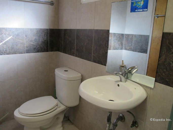 Bathroom 5, Capt'n Gregg's, Puerto Galera
