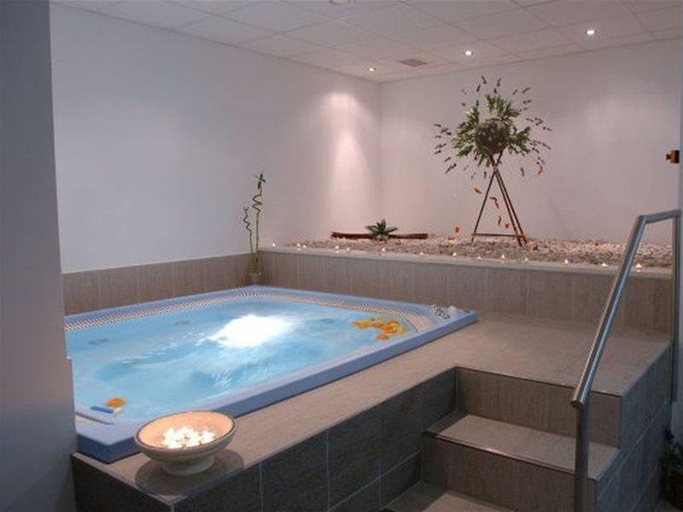 Bathroom, Pastura, Postira