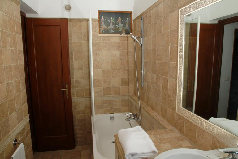 Bathroom 5, City Mood Guesthouse, Roma