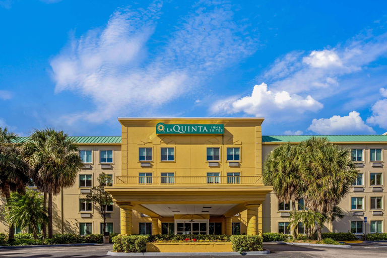 Exterior & Views 1, La Quinta Inn & Suites Miami Cutler Ridge, Miami-Dade