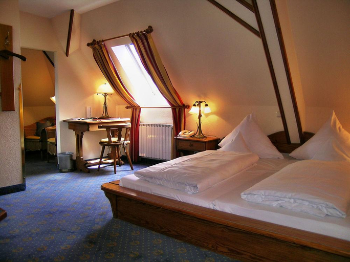 Bedroom 4, Romantik Hotel & Restaurant Fürstenhof, Landshut