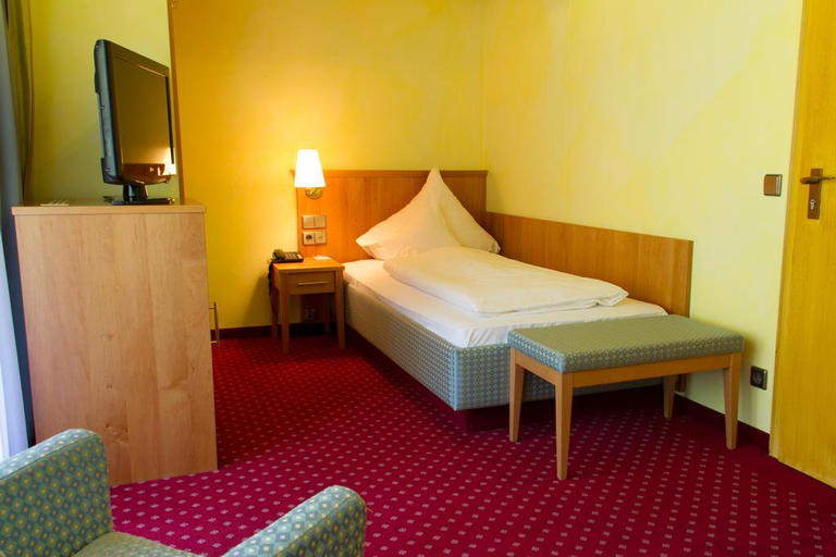 Bedroom 1, Ringhotel Mönch's Waldhotel, Calw