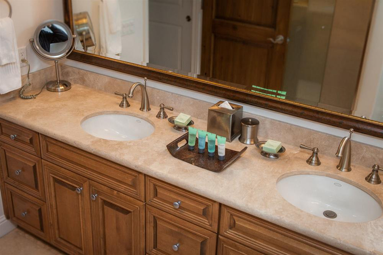 Bathroom 4, Dolphin Bay Resort and Spa, San Luis Obispo
