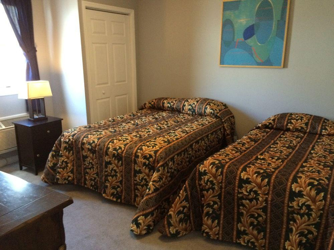 Bedroom 3, The Motel Montreal, Warren