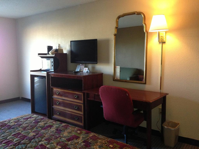 Exterior & Views 2, Days Inn by Wyndham Mt. Pleasant, Titus