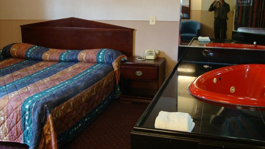 Bedroom, Riviera Motor Inn Brooklyn, New York