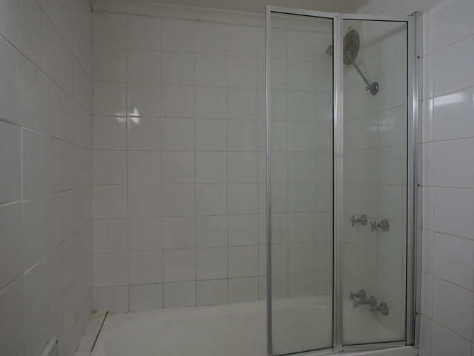 Bathroom 5, City Crown Motel, Sydney