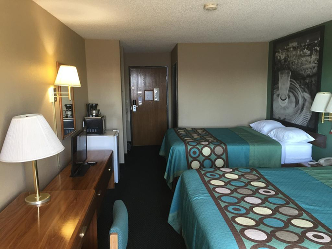 Bedroom 3, Express Inn Parsons, Labette