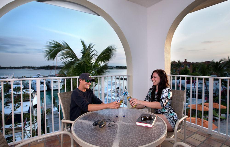 Food & Drinks, Paradise Harbour Club & Marina