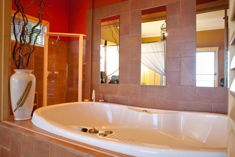 Bathroom 5, Avocado Sunset B&B, Tamborine Mountain