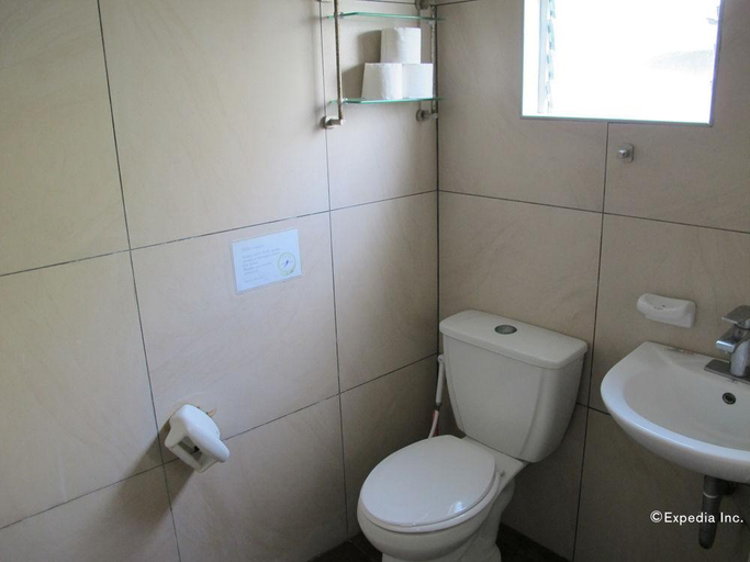 Bathroom 4, Scandi Divers, Puerto Galera