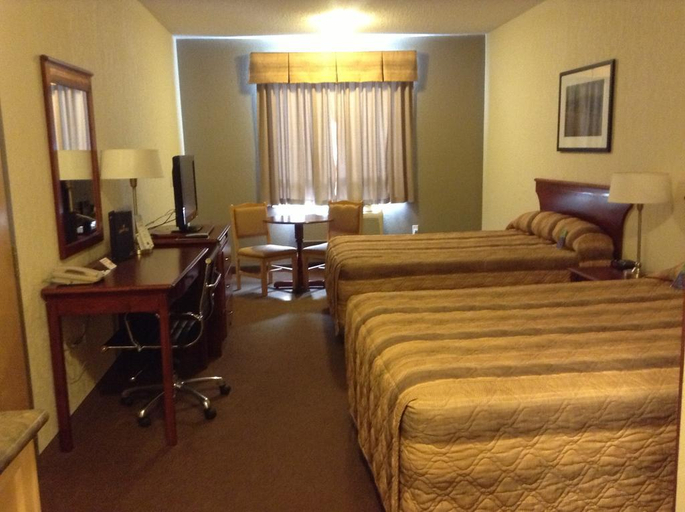 Bedroom 4, Lakeview Inn & Suites Fort Nelson, Northern Rockies