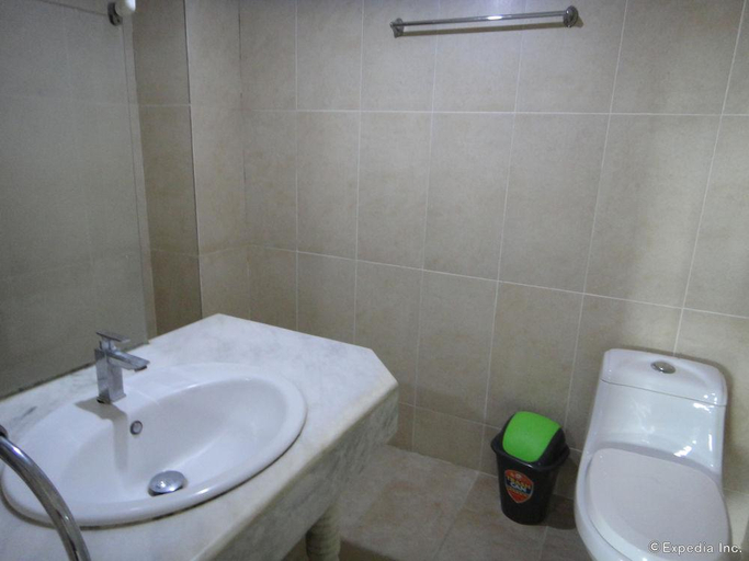 Bathroom, HOTEL CALIFORNIA, Angeles City