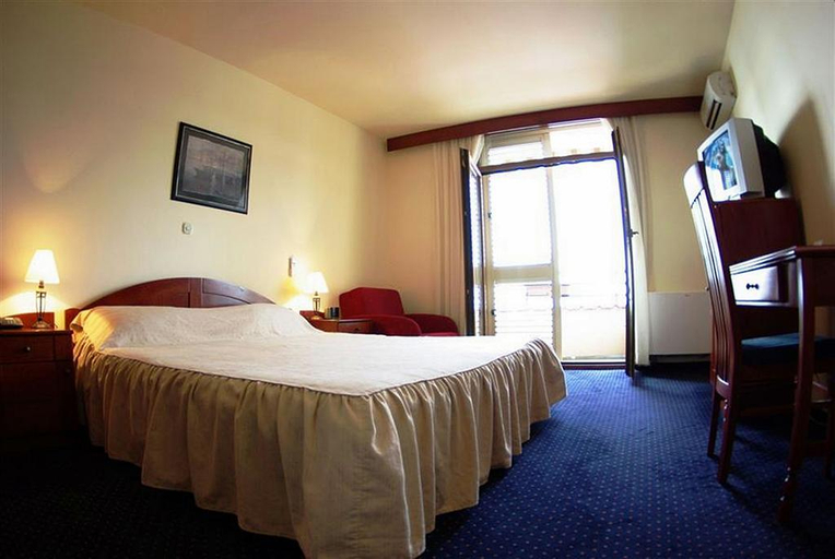 Bedroom 3, Miramare, Njivice