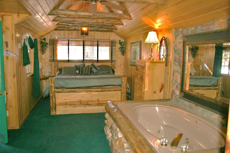 Bathroom, Black Forest Lodge, San Bernardino