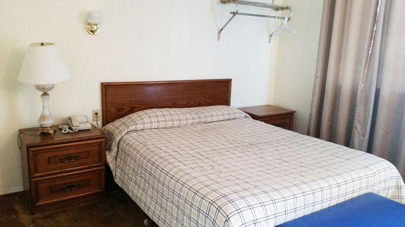 Bedroom 2, Olympia Motel, Niagara