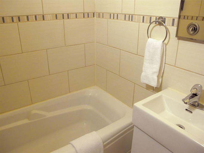 Bathroom, Auberge Manoir Ville Marie Montreal, Montréal