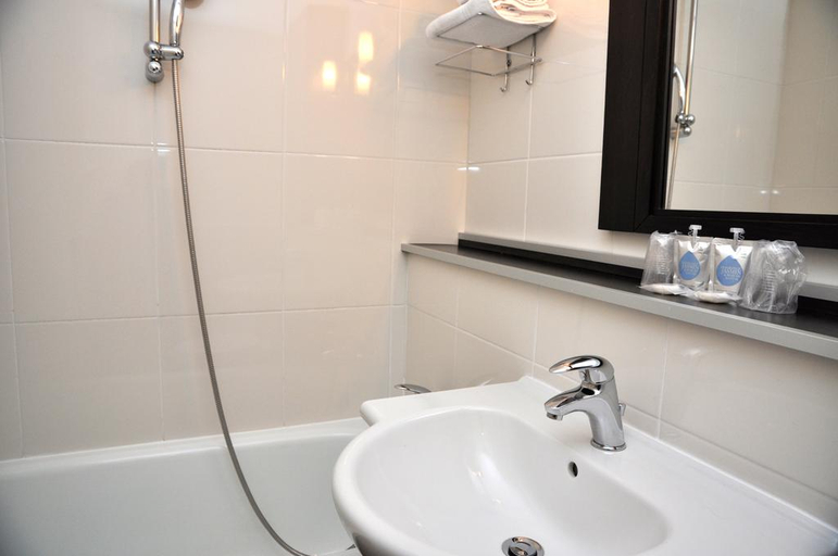Bathroom, Hotel Inn Resto Novo, Loire-Atlantique