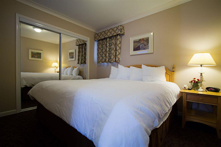 Bedroom 2, Glenwood Motel, Kootenay Boundary