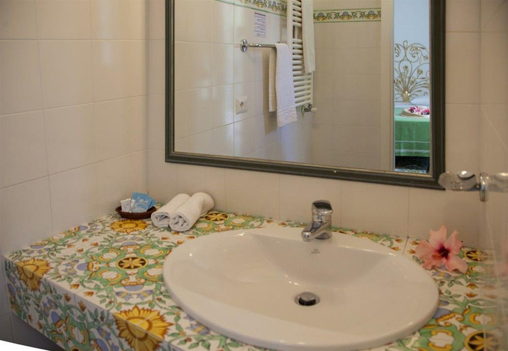 Bathroom 4, Semiramis Hotel De Charme, Napoli