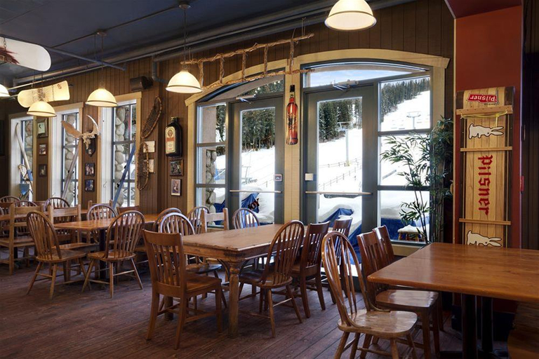 Food & Drinks 5, Sundance Lodge, Thompson-Nicola