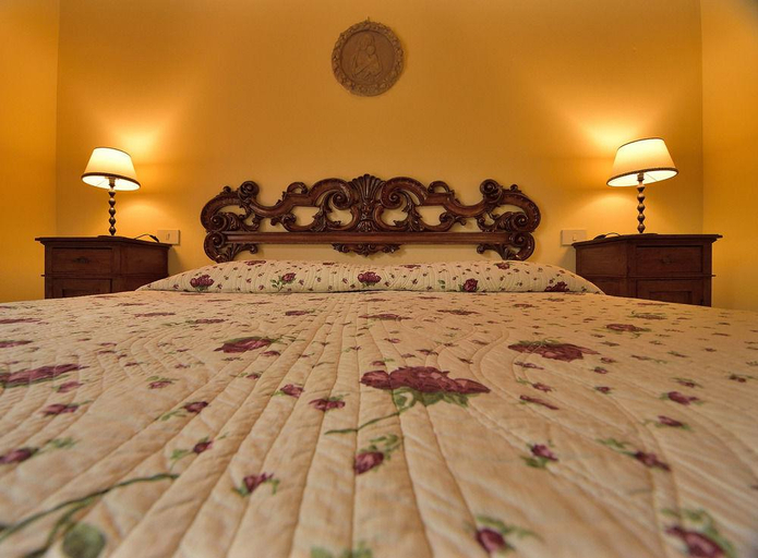 Bedroom 5, Le Mascie, Siena