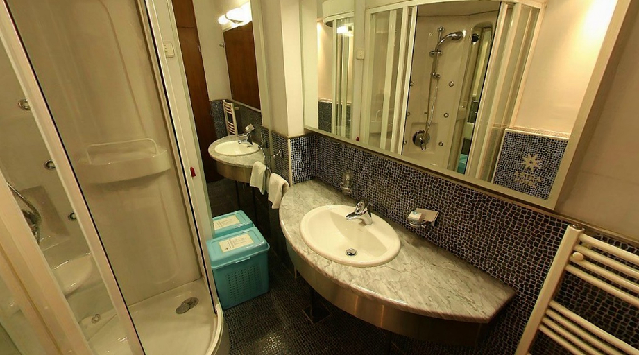 Bathroom 4, Astra, Sarajevo