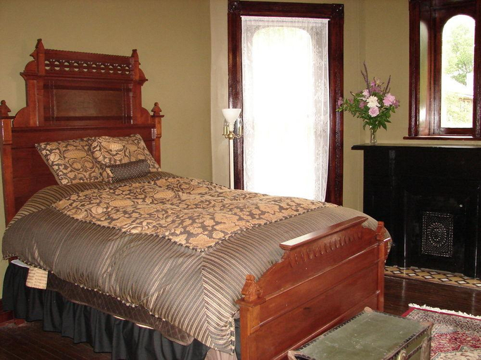 Bedroom 2, Whiskey Mansion, Buchanan