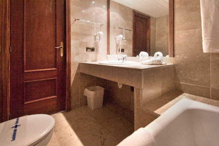Bathroom, Roulette Ipanema Park – Ipanema Beach, Baleares