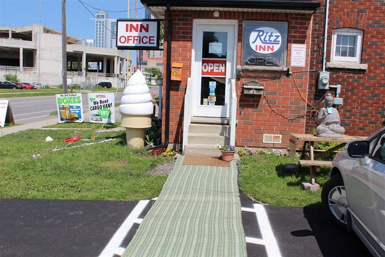 Others 5, Ritz Inn Niagara And Wedding Chapel, Niagara