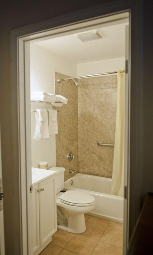 Bathroom 5, Harborview Inn & Suites, San Diego