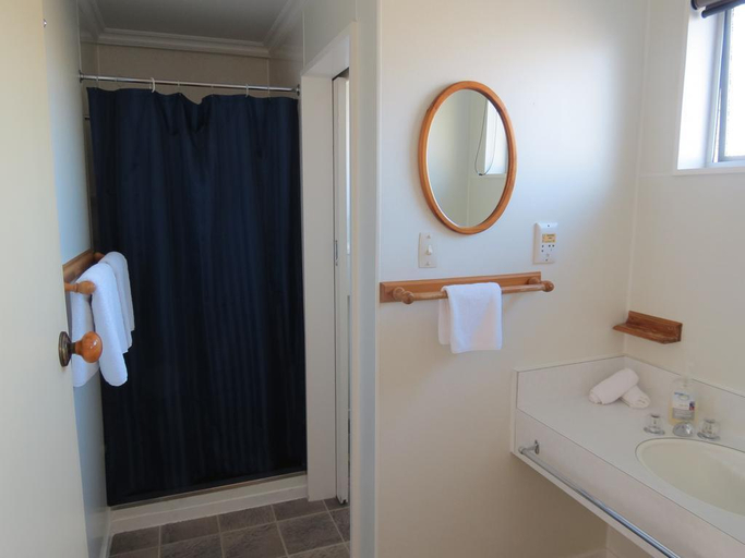 Bathroom 4, Alpine View Motel, Southland