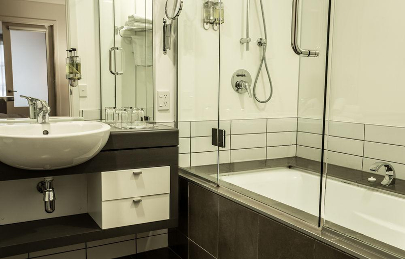 Bathroom 3, Mantra Marina, Queenstown-Lakes