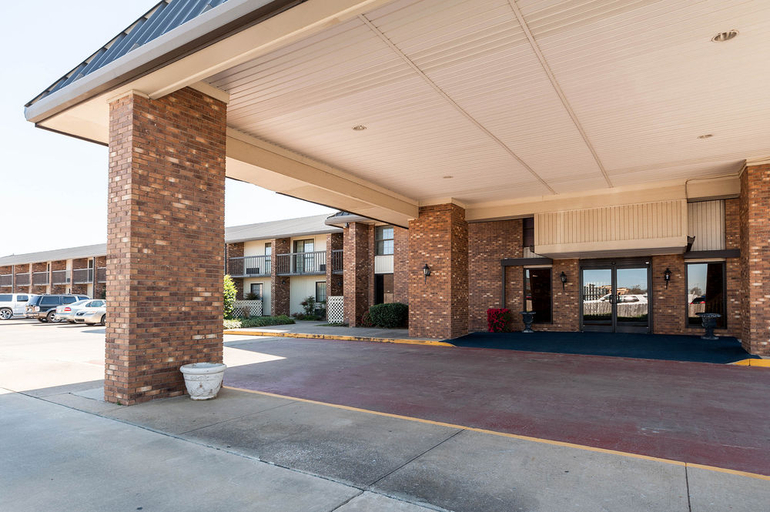 Exterior & Views 1, Rodeway Inn, Coahoma