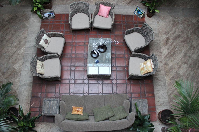 Public Area 3, La Vida de Antes, Toledo